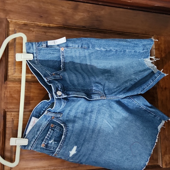 Womens Gap 8" loose Bermuda mid rise Denali shorts. 100% cotton - Picture 1 of 4